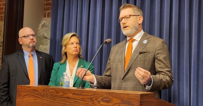 Illinois legislators push for access to fentanyl testing strips, stricter punishments for dealers | Illinois